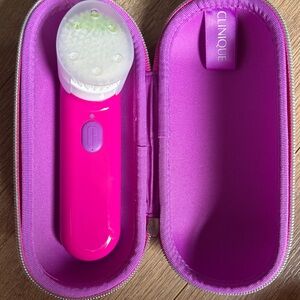 Clinique Vibrant Pink Sonic System Cleansing Brush with Case and Facial Soap